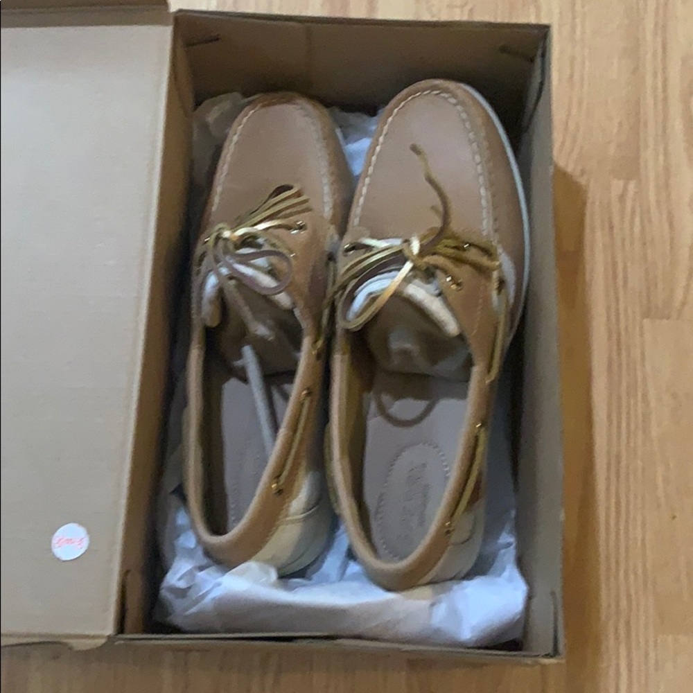 Women’s Sperry boat shoes